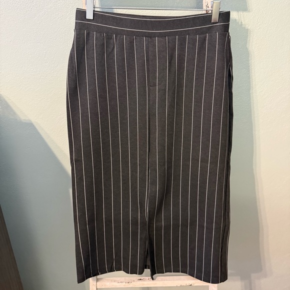 By Design Dresses & Skirts - By Design Gray Pinstripe Pencil Skirt Size L Stretch Women